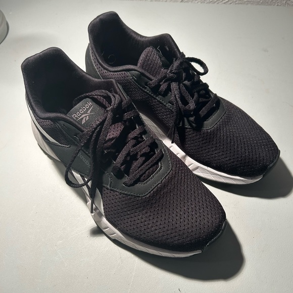 Reebok FuelFoam Black & White Ladies Sneakers Size 10 - Picture 1 of 5